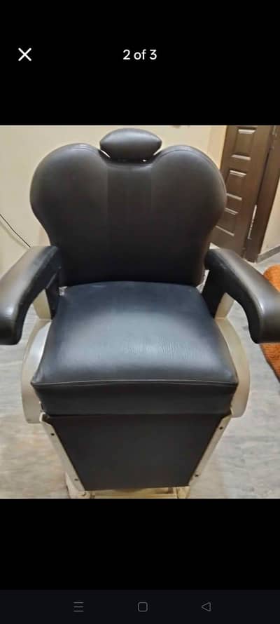 Professional Barber/Salon Chair - Excellent Condition