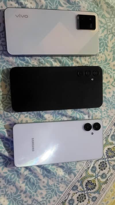 3 mobile hain sale kelye