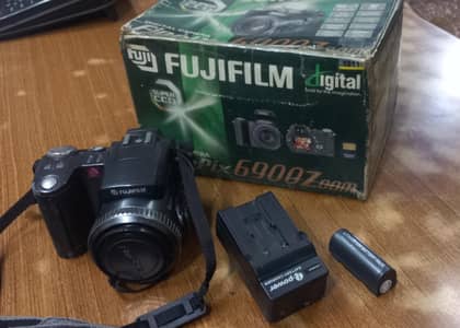 FOR SALE FUJIDIGITAL 6900 ZOOM