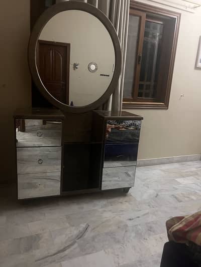 Dressing table