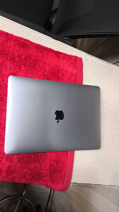 2019///2021//2025 apple MacBook Pro retina display available