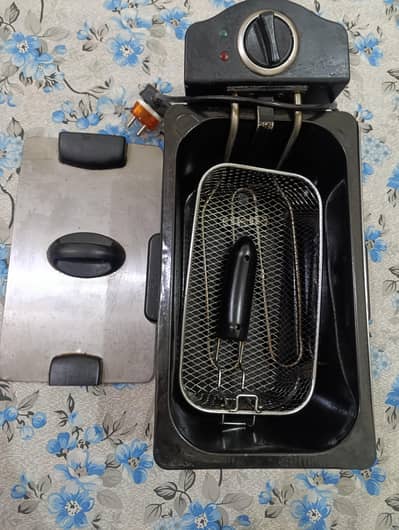 Russell Hobbs Electric Deep fryer 3 litres stainless steel