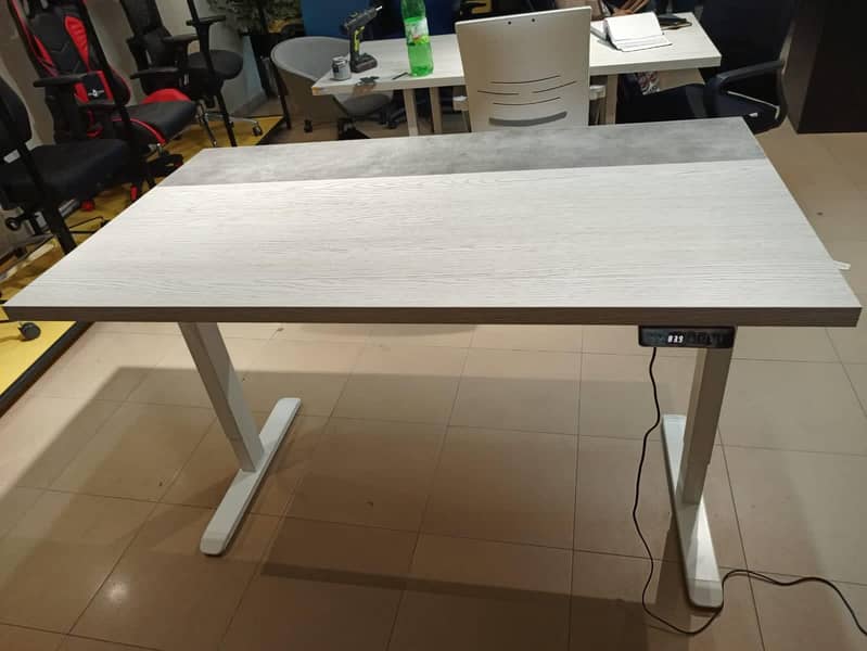 Electric height adjustable table 4
