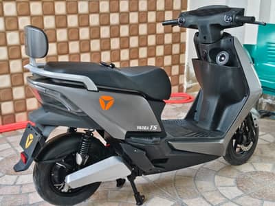 Yadea T5 Urgent For Sale | Yadea T5 | Scooty In Bikes | 2,100KM Used