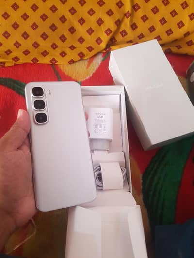 Hot 60 pro plus 10/10 condishn 7 month warnty with box chargr