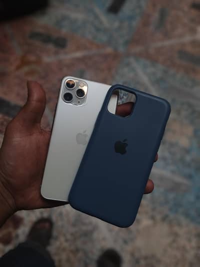 iphone 11 pro non pta 256GB read full ad 03025271768 what's ap