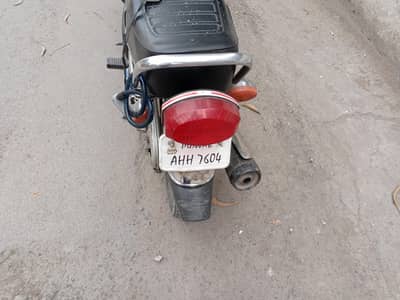 Honda cg 125 cc bike black colour lahore number good condition