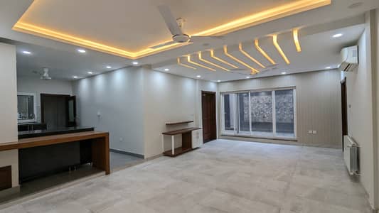 FOR RENT 962 Sqyrd Triple Storey 15 Bedrooms For Multinational Companies F_6/4