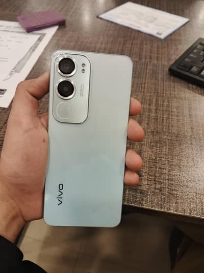 Vivo y19s with full box 6 months waranty