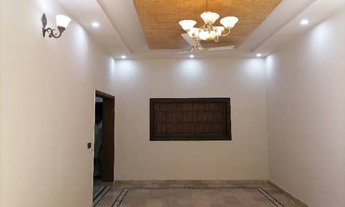 House For sale Is Readily Available In Prime Location Of Gulberg 3