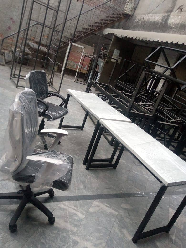 Study table / workstation 11