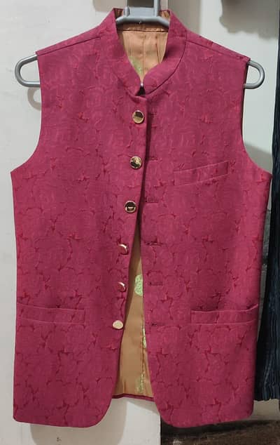 Maroon waistcoat O3244833221