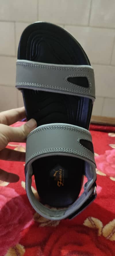 famous Footwear Brand new