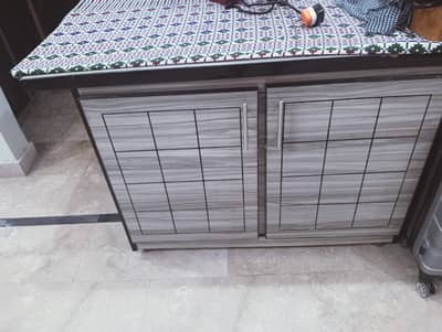 Iron Table | Ironing Board | Strong Folding Press Table Good Condition