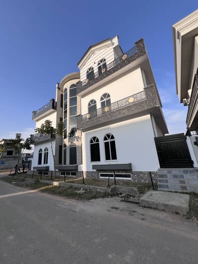 *8 Marla Luxury cornor House for Sale in Faisal town block B Islamabad Your Dream Home Awaits!* Located in a premium gated society with _all modern amenities_, this stunning 8 Marla residence is priced at *Rs:4.10Cr* perfect for those who value eleg