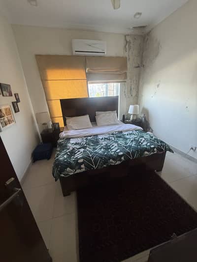 bed set include 2 side table with mattress( king size)