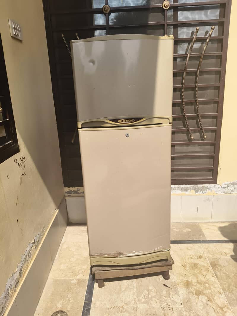 waves Fridge 0