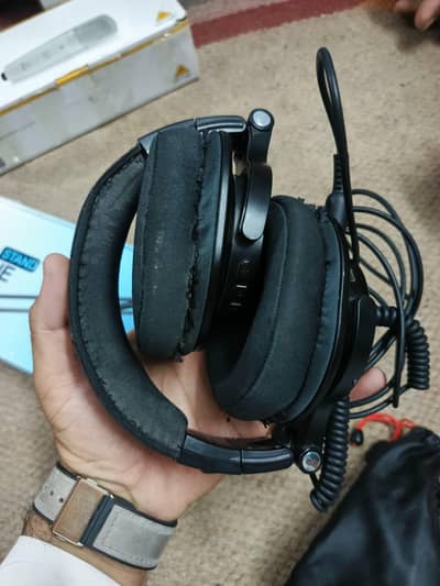 original behringer interface  with headphones 03141713563