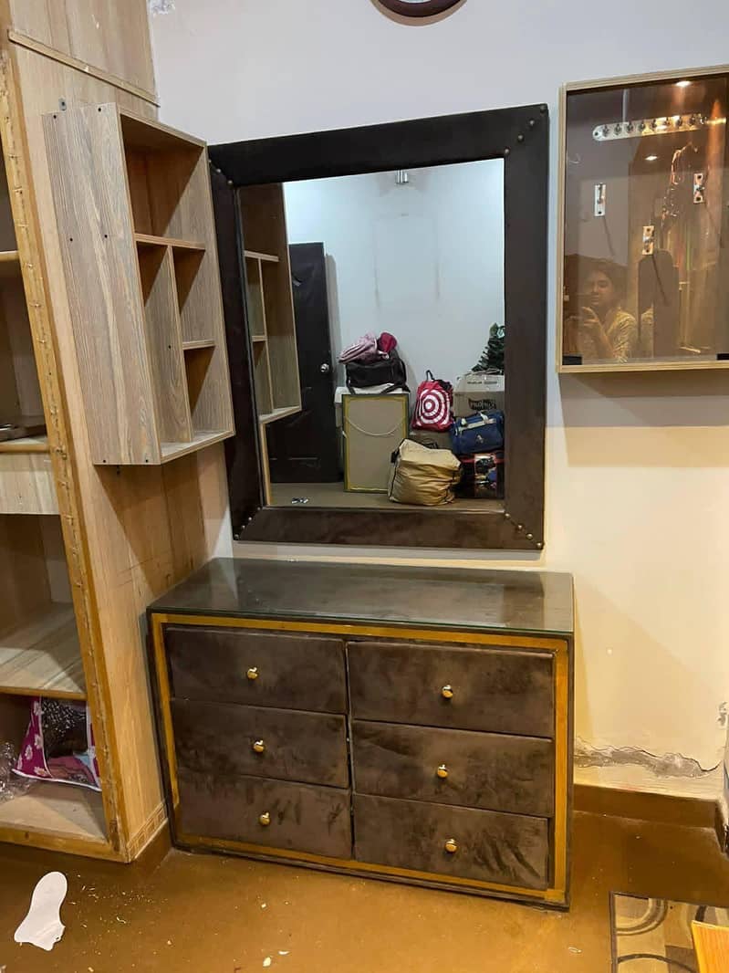 Dressing table with mirror 0