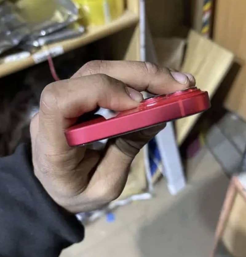 iPhone 14 3