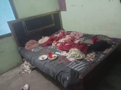 bed with spring matress