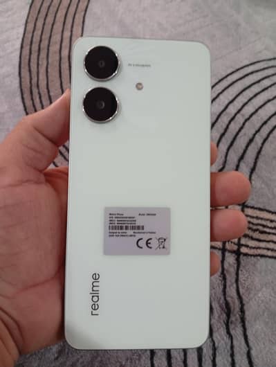 One hand use brand new mobile Whats App pa rabta kren 03403214206