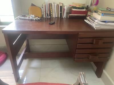 Good condition study table