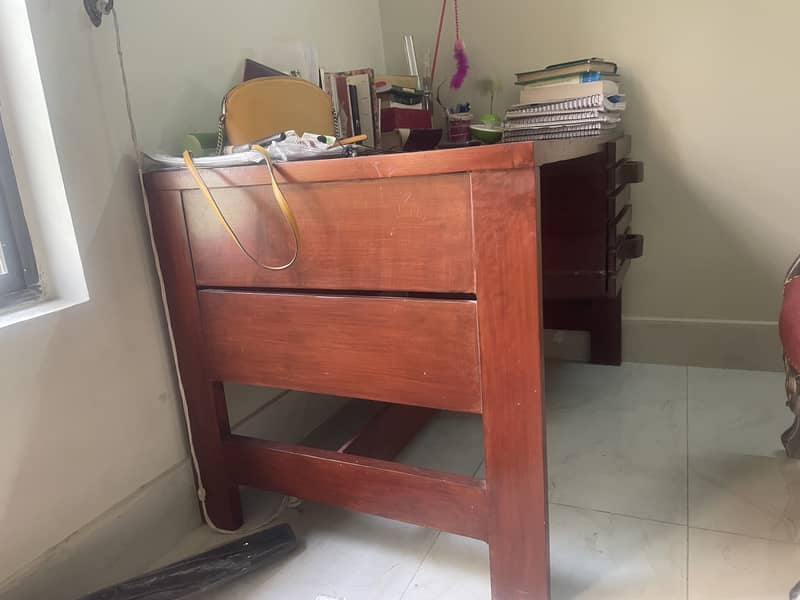 Good condition study table 1