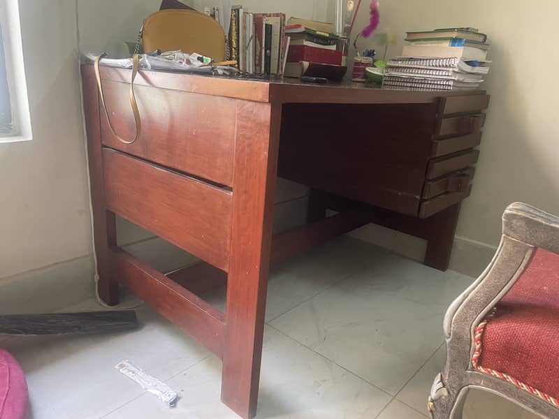 Good condition study table 2
