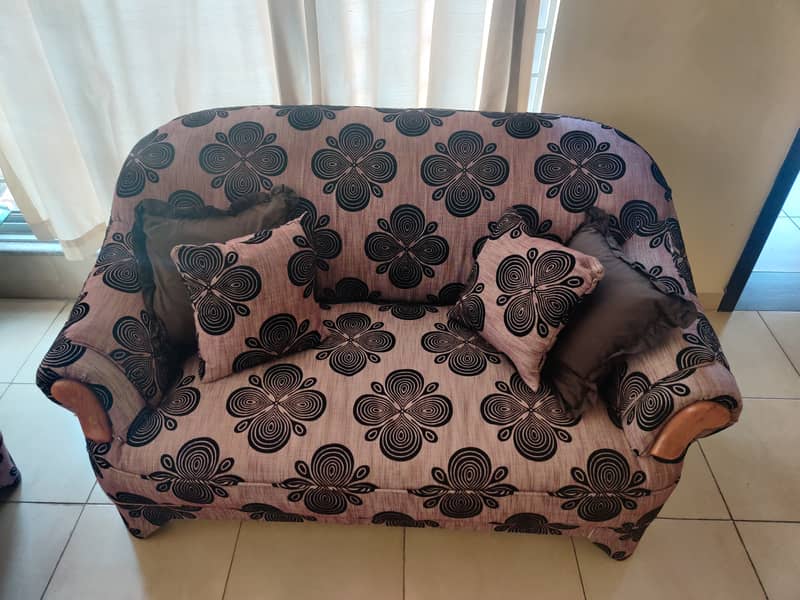 7 seater sofa set. Genuine condition. Solid frame 1