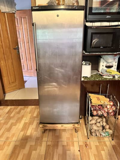 Esquire Vertical freezer