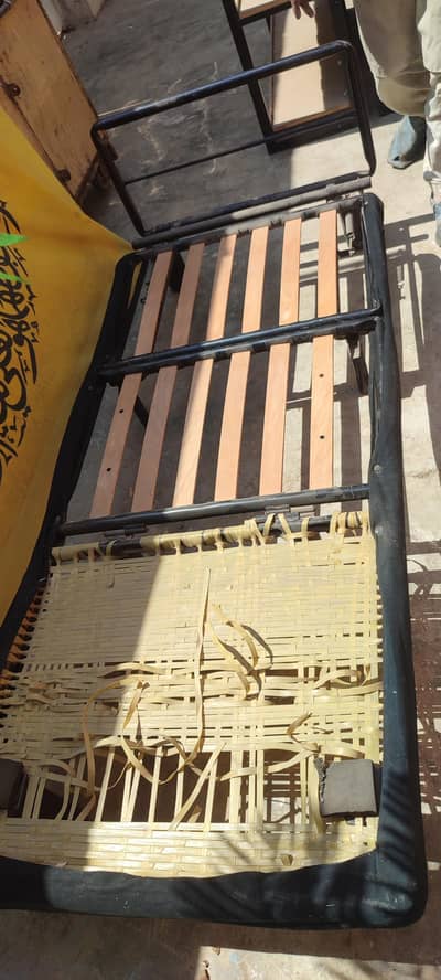 Confrence Table Bekray Self Cabnit Paintings