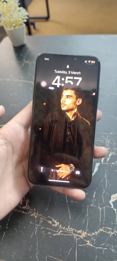 Apple iPhone XS 64GB official PTA approved available for sale.