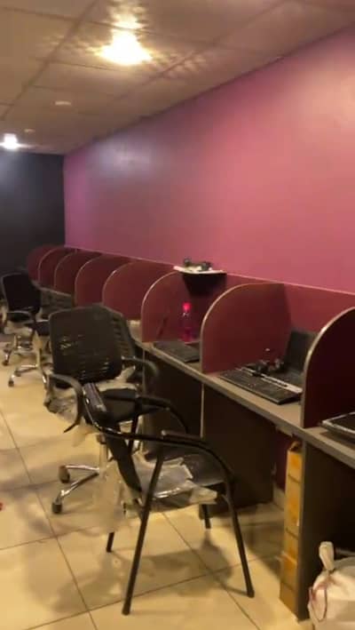 Furnished office for rent 1100sqft in shahar e Faisal.