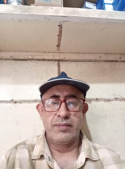 shop sales worker at bearing shop