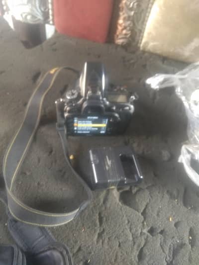 Nikon d 7100 full working condition with lense 28/80 charger bag