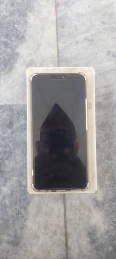 vivo v9 4/64gb pta approved original box and mobile available
