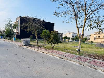 1 kanal Plot in C block Prime Location