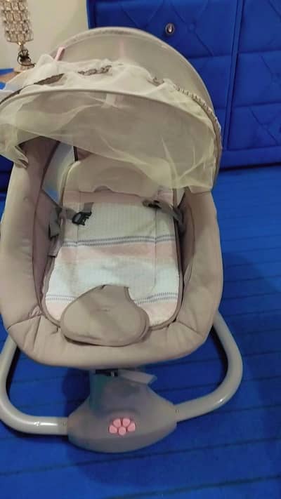 Mastela Automatic swing, One month used only, excellent condition