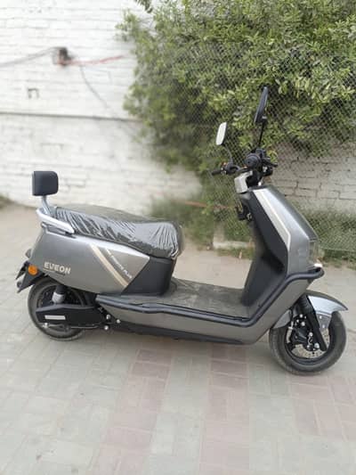 Electric Scooty EveOn 10/10 Condition with number plate. Battery 10/10