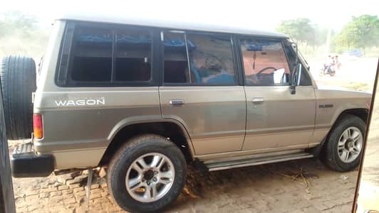 Mitsubishi Pajero (1987) model