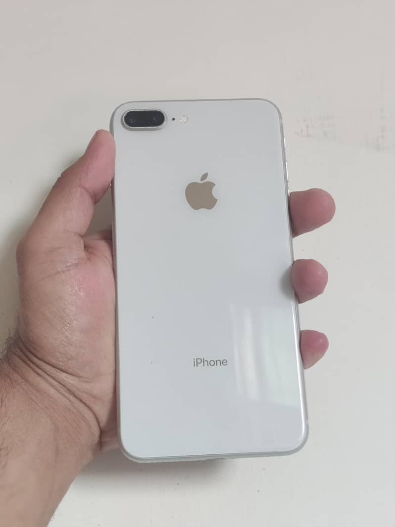 iPhone 8 Plus 1
