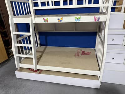 Modern Kids Bunk Bed - 3 Kids Capacity - Strong & Space Saving