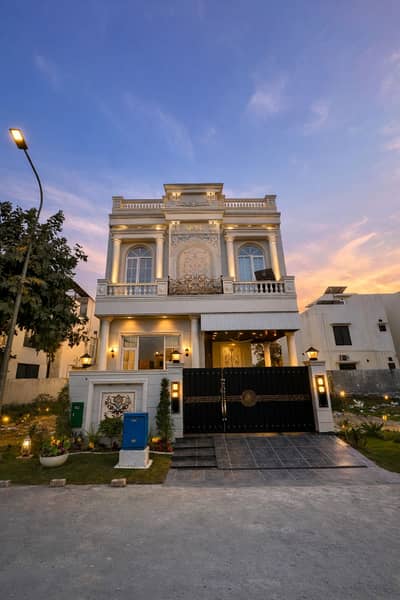 5 Marla Royal Classic Villa With Double Hight Lobby Facing Park