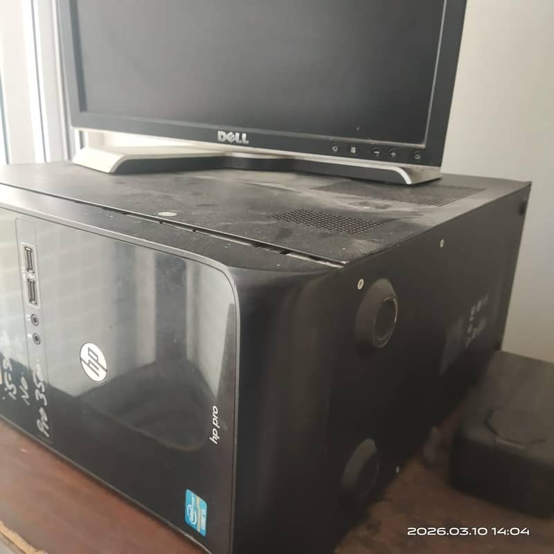 desktop computer plus dell LCD 0