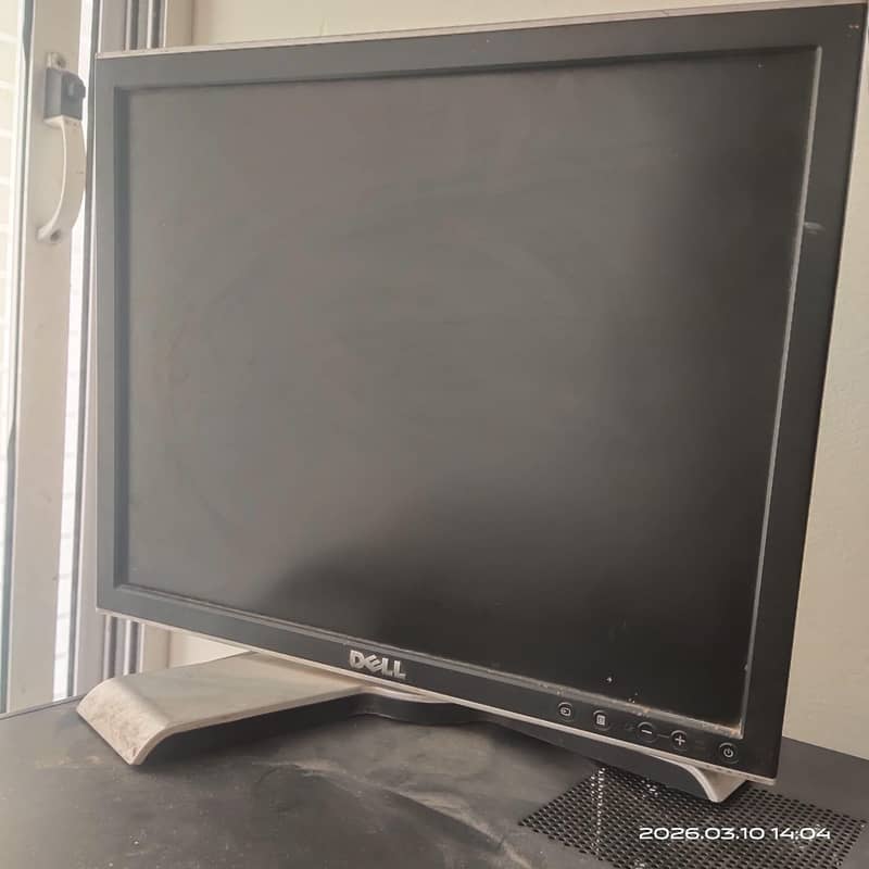 desktop computer plus dell LCD 1