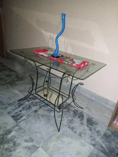 glasses table for sale good condition