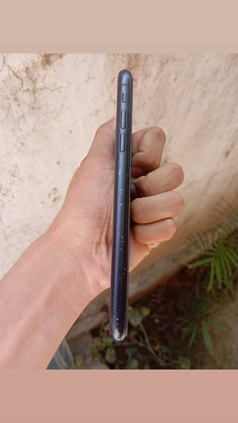 Apple iPhone XR 9/10 condition 3