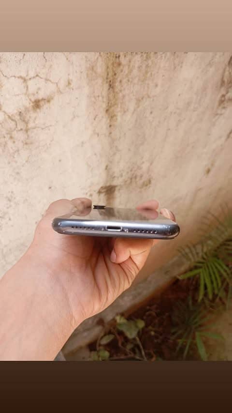 Apple iPhone XR 9/10 condition 4