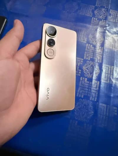 vivo v50 lite 8/256 gb 4g  gold color  5 months warranty